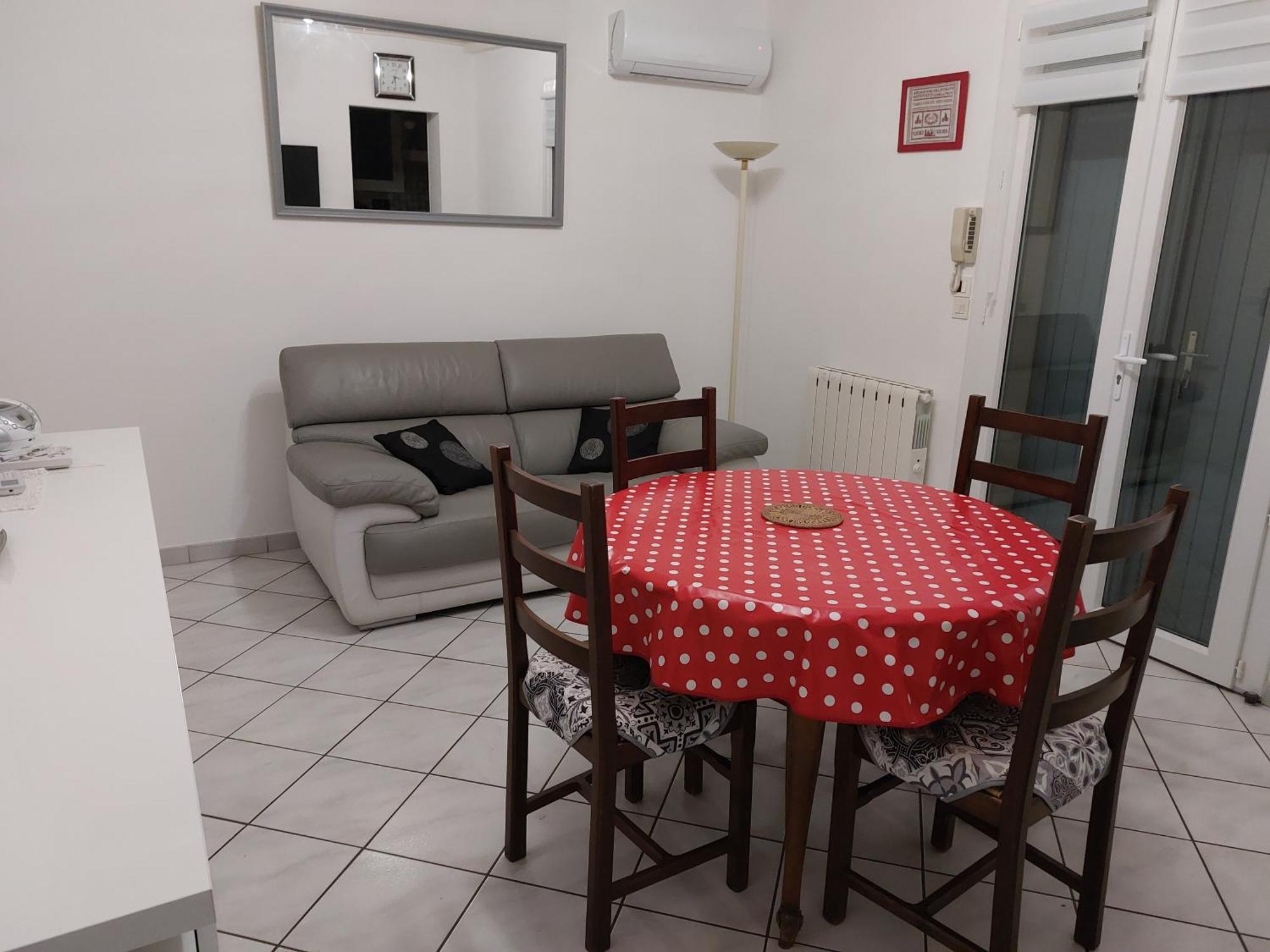 Gite Des Reguinelles Saint-Lattier Dış mekan fotoğraf